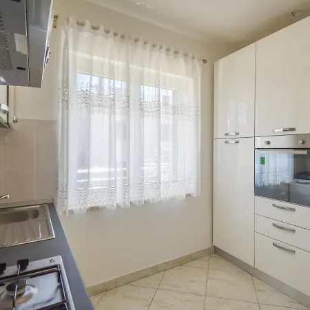 Apartamento Aurora By Interhome