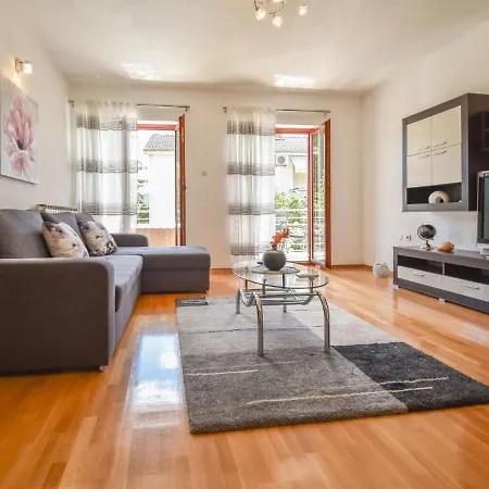 Apartment Aurora By Interhome Buzet