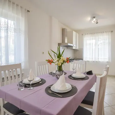 Appartement Aurora By Interhome